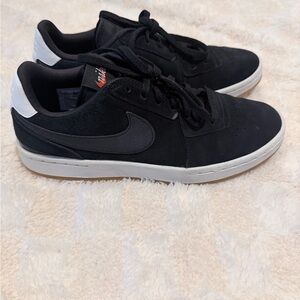 Nike Court Blanc SE women's shoe in black